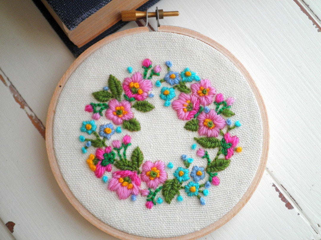 Embroidered Floral Wreath Mini Hoop Living Room Wall Art - Vintage ...