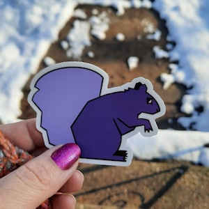 Sticker en vinyle Écureuil violet, décalcomanie imperméable, ordinateur portable, bouteille d'eau, décalcomanie de voiture, cadeau de directeur des ressources humaines pour un collègue de bureau de moins de 10 ans