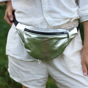 Silver fanny pack,Leather hip bag,Metallic Belt Bag,HipBag,Festival Bag,Travel Bag,Hands Free Bag,Fanny pack,Handbag,Waist bag,Travel Bag