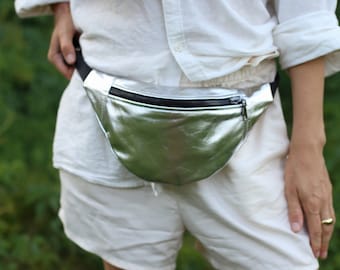 Silver fanny pack,Leather hip bag,Metallic Belt Bag,HipBag,Festival Bag,Travel Bag,Hands Free Bag,Fanny pack,Handbag,Waist bag,Travel Bag