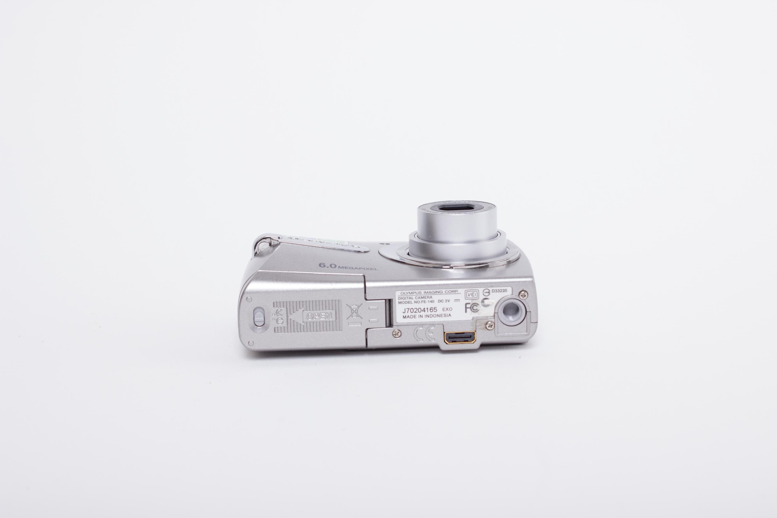 Olympus FE-140 CCD Digital Camera Silver Y2K Retro Point & Shoot