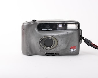 フィルムカメラ PRAKTICA PL NOVA1/ CARL ZEISS TESSAR 50 Praktica NovaフィルムカメラとCarl Zeiss Jena Tessar 50 mmレンズ