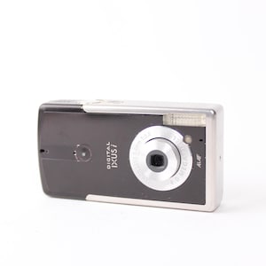 Compact Point and Shoot camera Canon IXUS PC1060 Digital cam from 2000s