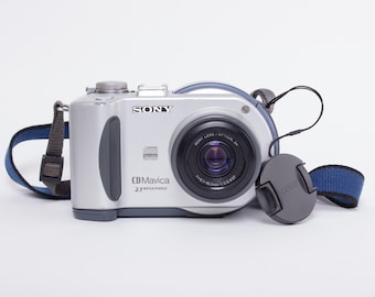 Konica Revio KD-400Z is a Stylish Early-2000s Digital Camera With