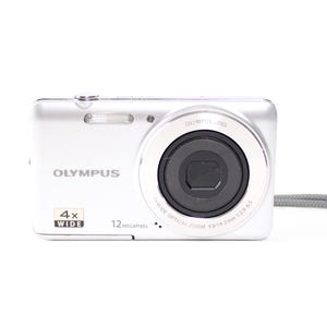 Cámara digital Olympus D-700: una cámara compacta retro del año 2000