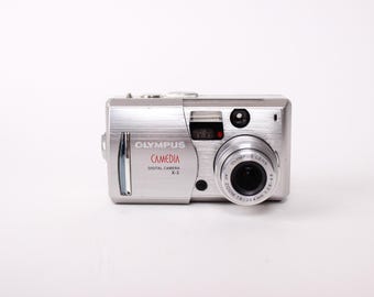 OLYMPUS Camedia E-10 4.0MP Digital Camera - CF and SM Cards