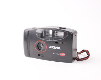 Câmera analógica vintage Skina BF-112 de 35 mm para iniciantes com lente de foco fixo.