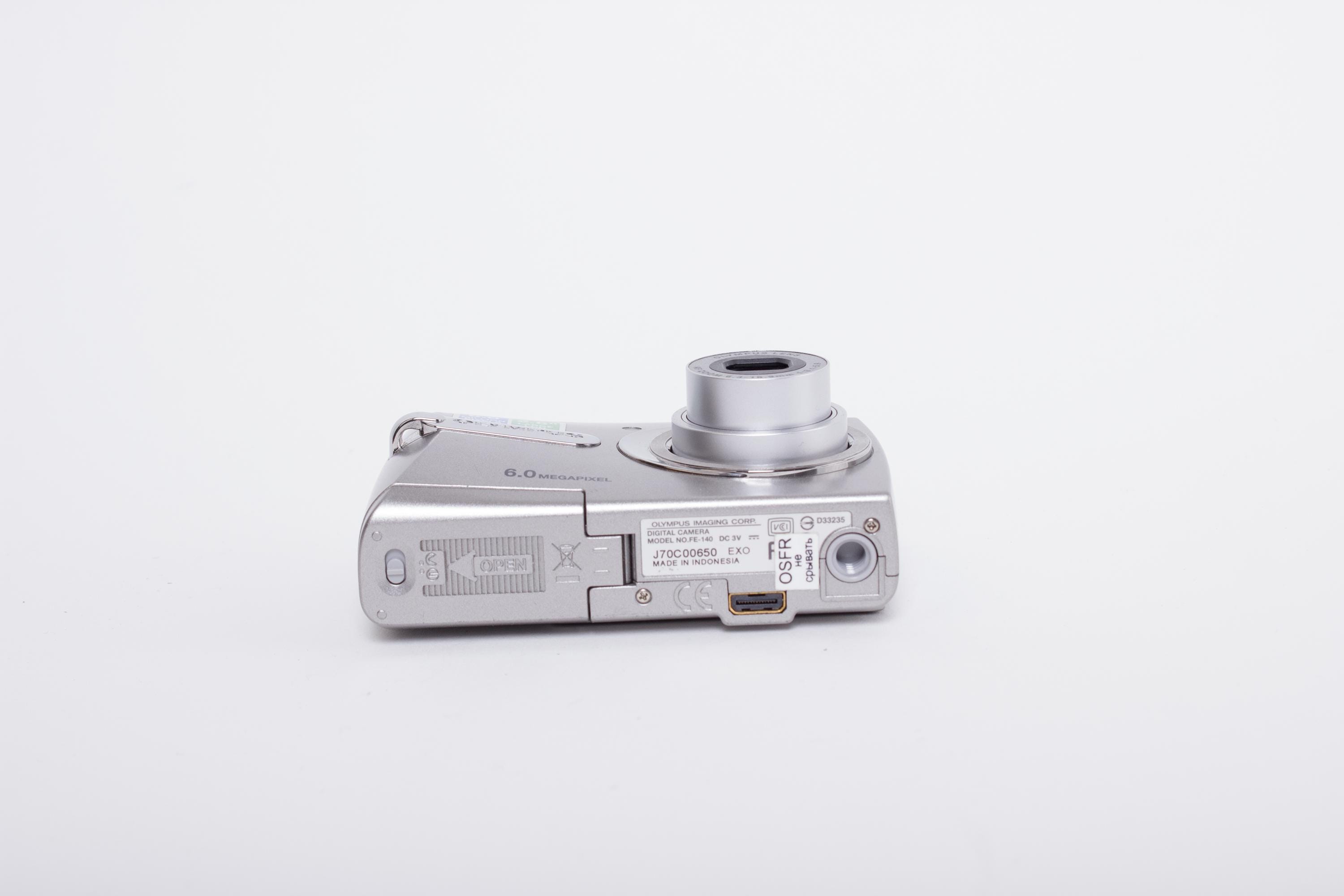 Olympus FE-140 CCD Digital Camera Silver Y2K Retro Point & Shoot