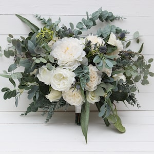 Dried Flower Bouquet SAINT BRIEUC White Eternal Roses Pampas and Blue  Thistle, Bouquet Lasting Flowers for Boho Wedding and Home Déco Home 