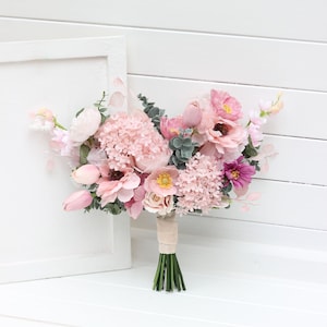 Small bridal bouquet Dusty pink blush pink flowers Bridal bouquet Faux bouquet Bridesmaid bouquet Faux blooms Boho wedding Wedding bouquet