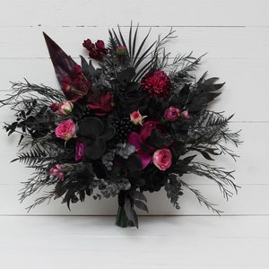 Deep purple black magenta bouquet Fall bridal bouquet Faux bouquet Fall wedding Halloween wedding Silk flowers Boho wedding