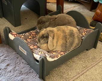 Hop Inn Rabbit Sleigh Bed – Cozy Guinea Pig Hideout, Pet Safe, Easy Clean