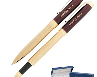 Juego de bolígrafos Braxton rojos personalizados, chapados en oro de 18 quilates. Bolígrafo y rollerball grabados, ideal como regalo empresarial.
