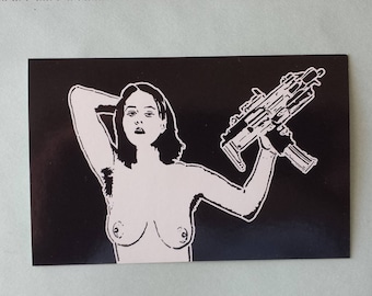 Pegatina negra de chica con pistola