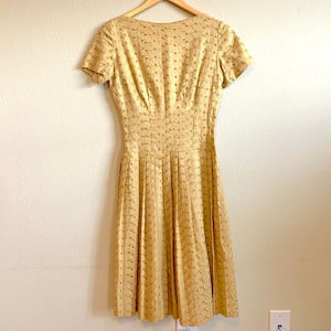 Vintage 1950s 50s yellow eyelet pleated dress size XS S small / A-line fit and flare below the knee tea dress short sleeve boat neck