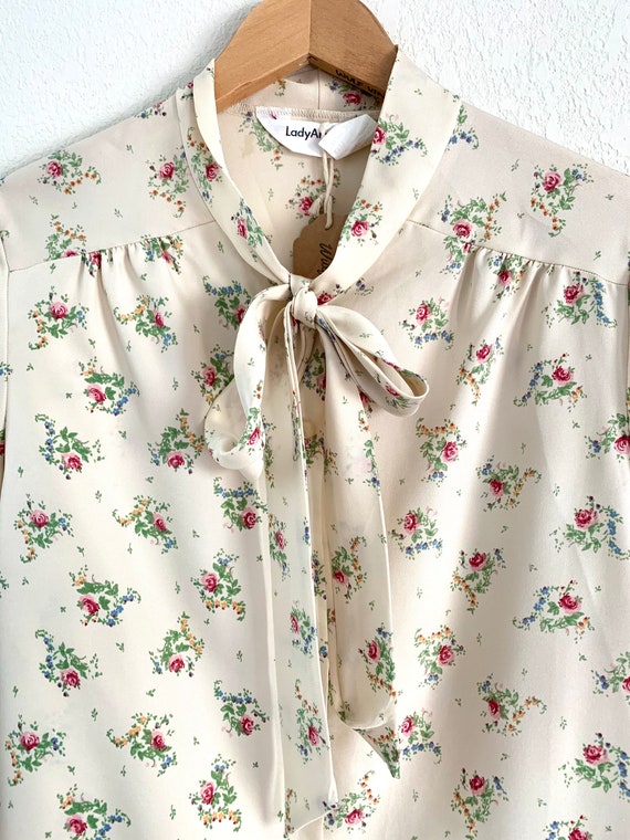 Vintage 1980’s Lady Arrow floral pussy bow blouse… - image 2