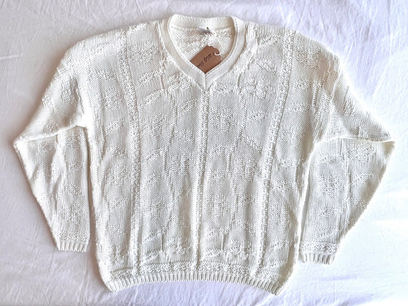 Vintage 1990s Bobbie Brooks cozy white v-neck sweater size medium M / 1980s ivory acrylic long sleeve pullover knit oversized neutral image 1