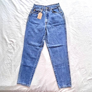 Vintage 1980s dead stock Chic jeans size 9 29” waist medium M 80s high waisted rise tapered leg 5 pocket stone washed mom jeans blue denim
