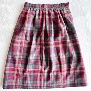 Vintage 1980s plaid A-line wool skirt size XS 25” waist / 80s red gray grey high waisted rise below-the-knee straight cold weather skirt