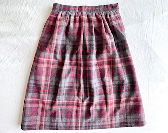 Vintage 1980s plaid A-line wool skirt size XS 25” waist / 80s red gray grey high waisted rise below-the-knee straight cold weather skirt