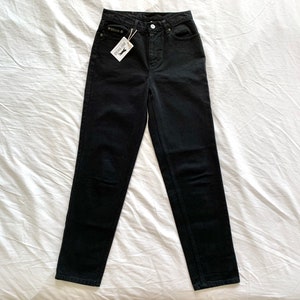 Vintage 1990s Clavin Klein Jeans black 5 pocket jeans size 4P 28” waist petite short tapered leg high waisted dark wash mom denim cotton