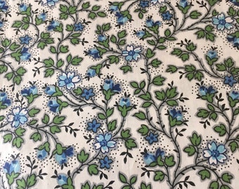 Beautiful Vintage Floral Roses Picotage Polished Cotton Chintz Fabric ~Small Scale~Blue Green White~Cottage Textile & Smaller Scale Project