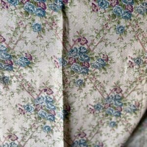 アンティーク 1900年代初頭～1920年代 ロマンティック コテージ 花柄 バラ トレリス コットン生地 ～ ブルー ラベンダー パープル グリーン ～ キルティング 衣類 枕