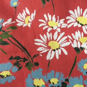 Vintage Mid Century Daisy Blumen Baumwollstoff ~ Rot Blau Grün Gelb