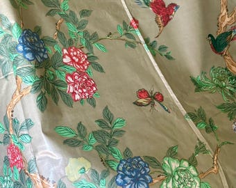 Preciosa tela de algodón chintz de inspiración china inglesa vintage con el Árbol de la Vida, flores, pájaros y mariposas ~ Rojo coral, verde, azul, aguamarina y gris