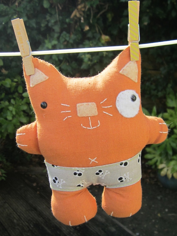 Soft linen hand made hand embroidered cat - Vernon