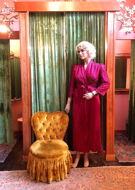 Vintage 1940’s glamorous quilted floral plum satin