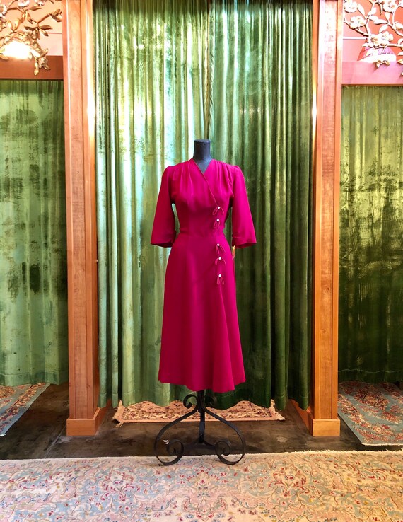 Vintage 1940’s striking raspberry rayon crépe dres