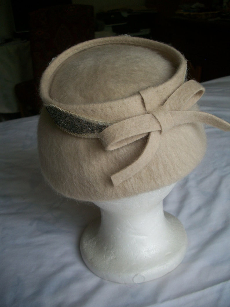 1950/'s Mohair Wide Brim Saucer Hat Beige Embellished Sequins /& Beads Day Hat The Fifties New Look Style Has Union Tag.