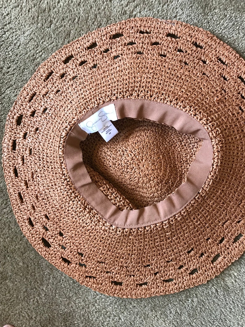 Fashion Sun Hat By Jessica Simpson. VTG Natural Raffia Woven Wide Brim Floppy Straw Hat With Straw Flowers