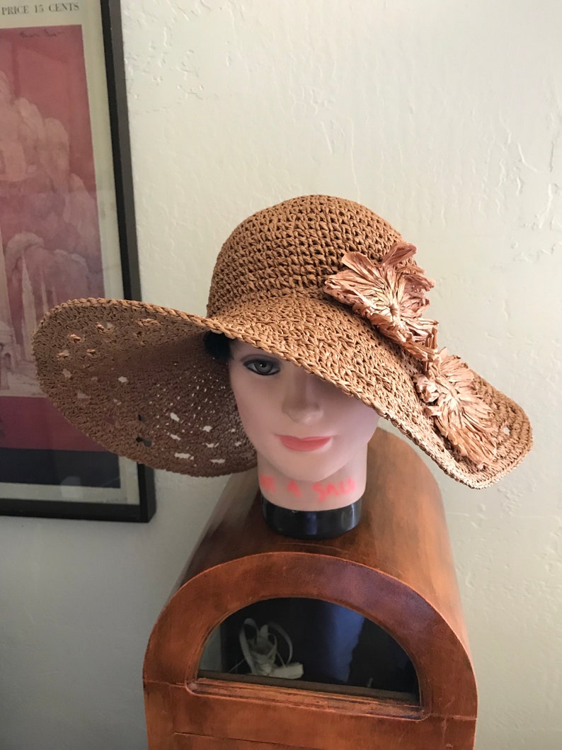 Fashion Sun Hat By Jessica Simpson. VTG Natural Raffia Woven Wide Brim Floppy Straw Hat With Straw Flowers