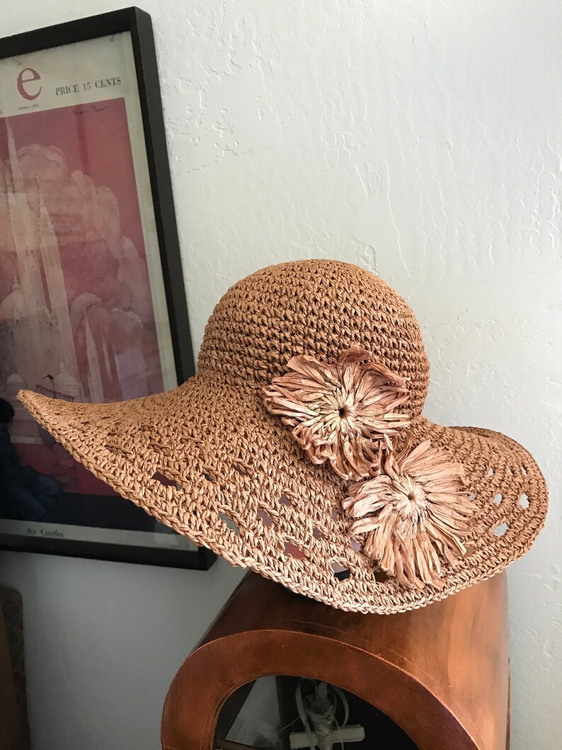 Fashion Sun Hat By Jessica Simpson. VTG Natural Raffia Woven Wide Brim Floppy Straw Hat With Straw Flowers