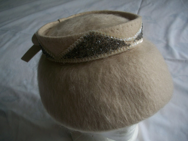 1950/'s Mohair Wide Brim Saucer Hat Beige Embellished Sequins /& Beads Day Hat The Fifties New Look Style Has Union Tag.