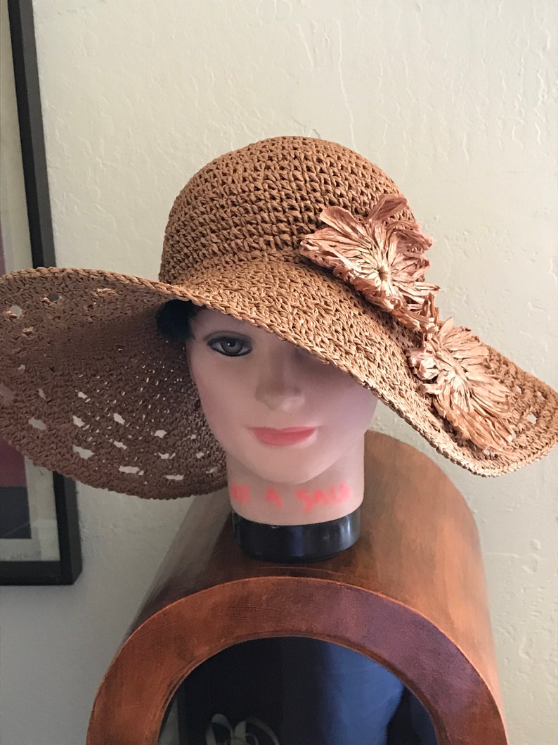 Fashion Sun Hat By Jessica Simpson. VTG Natural Raffia Woven Wide Brim Floppy Straw Hat With Straw Flowers