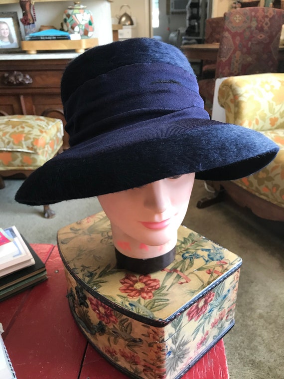 Fabulous VTG 1960's French Fluffy Fur Felt Navy Cl