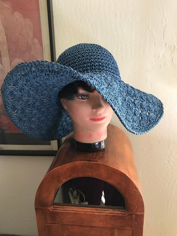 VTG Big Wide Brim Blue Crocheted Floppy Straw Sun