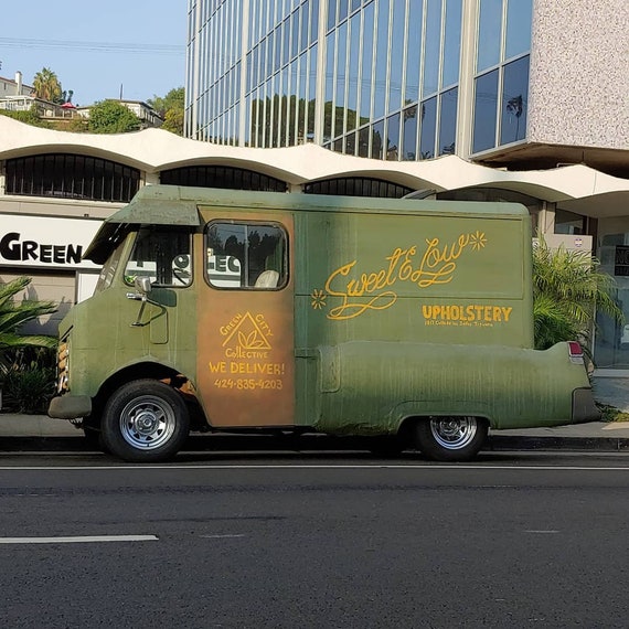 Celebrity Machines Cheech /& Chong/’s Up in Smoke YESCA Metal Stamped Vanity Prop License Plate Fiberweed Van