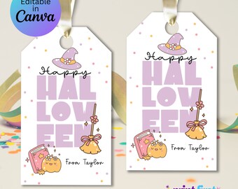 Può includere: Due etichette regalo stampabili a tema Halloween in viola e rosa. Le etichette raffigurano un cappello da strega, una scopa, un libro e una zucca. Il testo sulle etichette recita "Buon Halloween" e "Da Taylor".