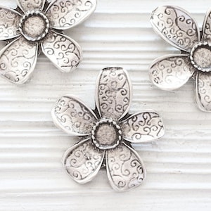 Silver flower pendant, daisy pendant, flower medallion, textured pendant, flower jewelry findings, flowers, large leaf flower pendant