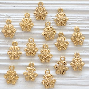 10 Stück Schneeflocke baumeln Charme, Schneeflocken, gold Schneeflocken, Ohrringe Charme, Mini Schneeflocke baumeln Anhänger, Schneeflocken, Weihnachten Schnee Charme