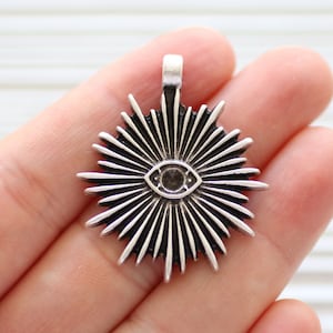 Sonnenanhänger silber, Spiralanhänger, himmlischer Anhänger mit bösem Auge, gehämmerter Anhänger, Tribal Sonnenanhänger, Sunburst Anhänger, himmlische Sonne