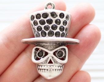 Silver skull pendant, Halloween pendant, skull charm, skeleton pendant, skull pendant with hat, skull jewelry findings, Halloween jewelry