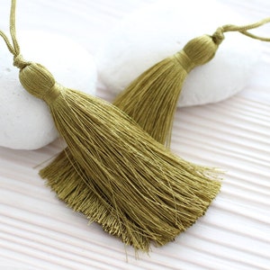 Silk tassel, olive tassel, green tassel, olive green, jewelry tassels, tassel, keychain tassels, decorative tassels, khaki, mala tassel, N32