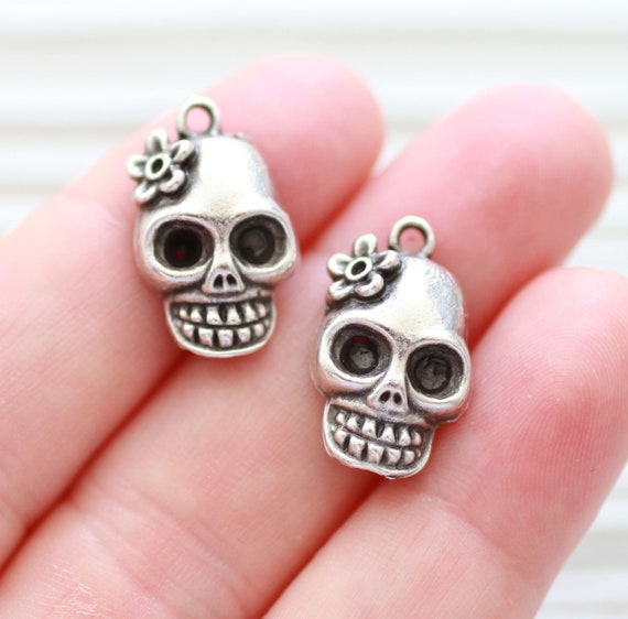 5x Totenkopf Charms silber, Halloween Charms, Totenkopf Anhänger