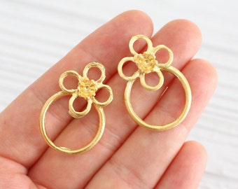 2pc gold flower pendant, earring charms, earring dangle, round, gold flower charm, daisy, gold connector, boho pendant, rustic pendant