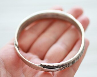 Connettore per ciondolo rotondo in argento grande, connettore per gioielli ad anello, ciondolo focale extra large in argento, anello, ciondolo a cerchio tribale martellato, SB2